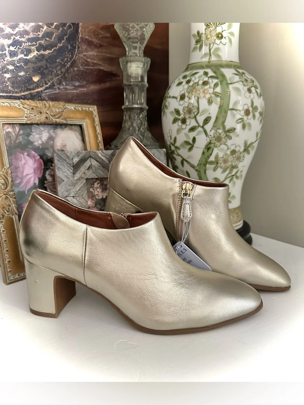 AEROSOLES Metallic Gold Low Block Heel Ankle Booties size 8